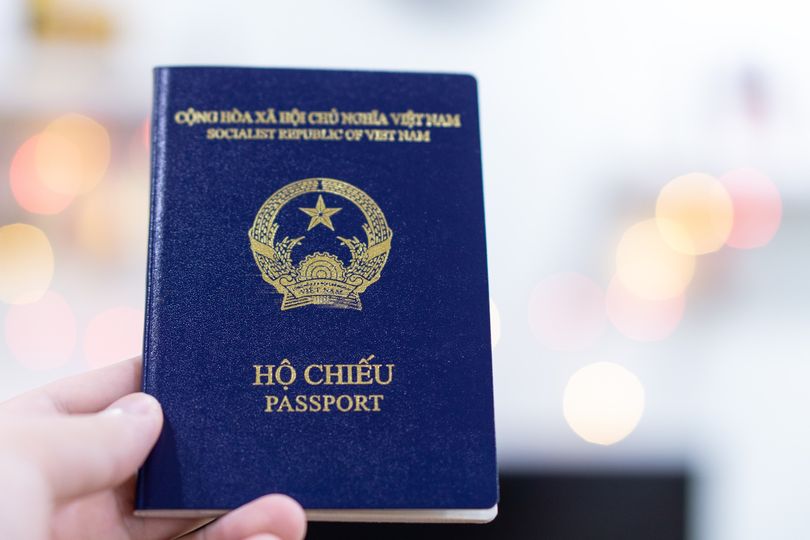 Bị mất hộ chiếu, giấy thông hành ở nước ngoài cần làm gì?